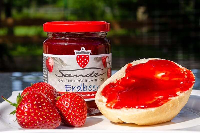 broetchen_mit_erdbeer